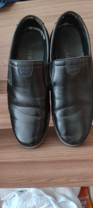 Продам школьные туфли на подростка
