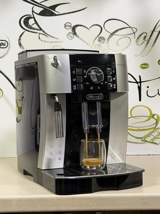 Кафемашина кафе автомат delonghi magnifica S с гаранция