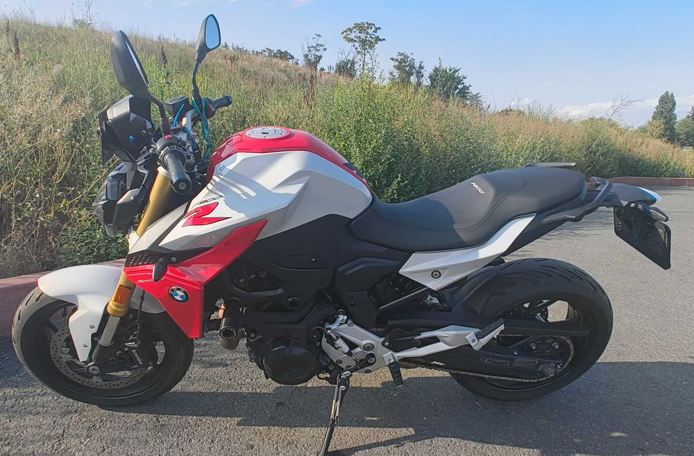 Motocicleta Naked BMW F900R  2021