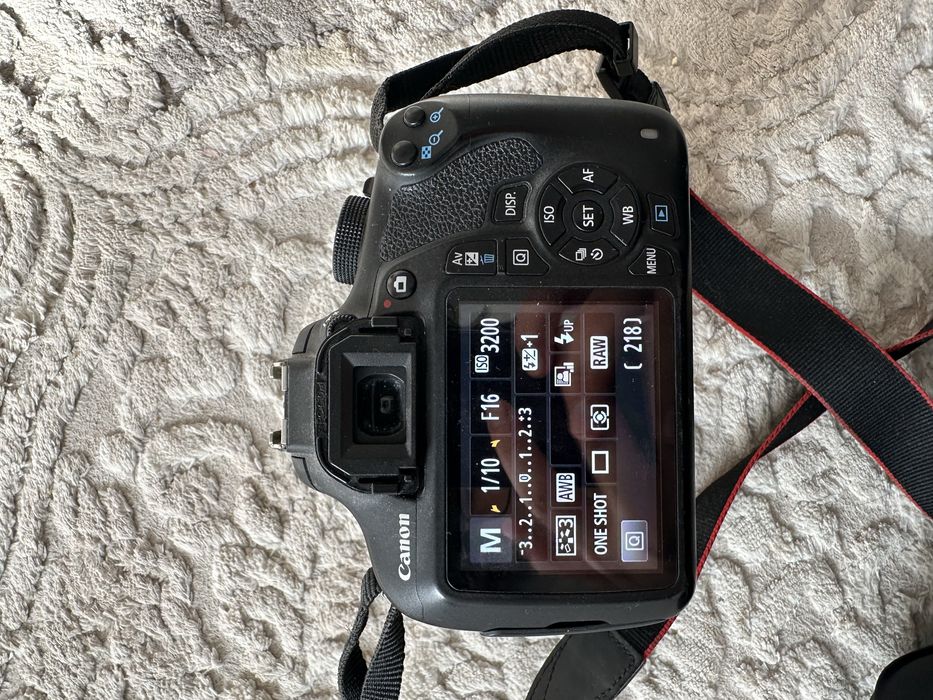 продам фотоаппарат canon EOS 1200D