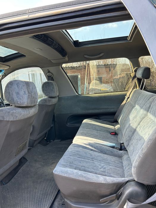 Toyota Estima Lucida