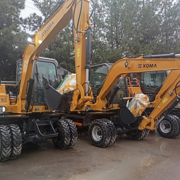 8085 колёсный экскаватор