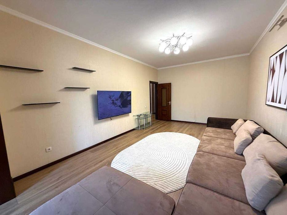 м.Космонавтов ЦУМ Ц-7 3-комн 2/4 115 м² 2 с/у ремонт меб/тех закр двор