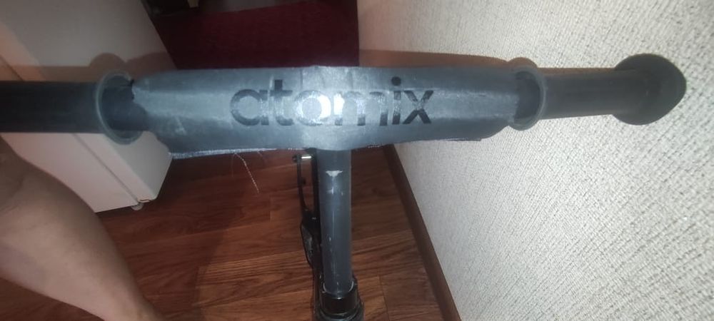 Продам беговел Atomix