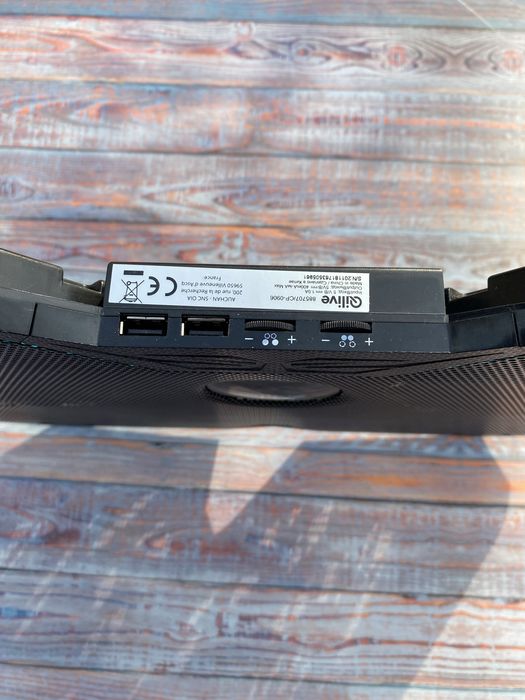 Statie laptop de racire cu 4 ventilatoare si USB