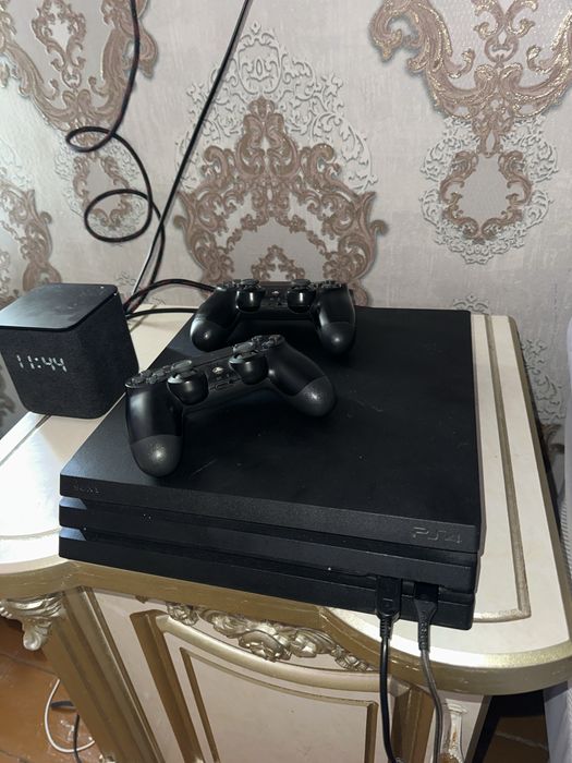 Playstation 4pro sotiladi 1tb