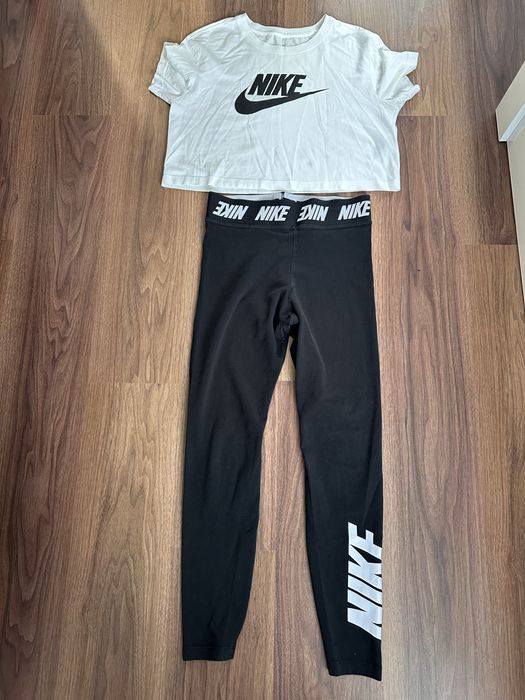 Дамски спортен комплект Nike