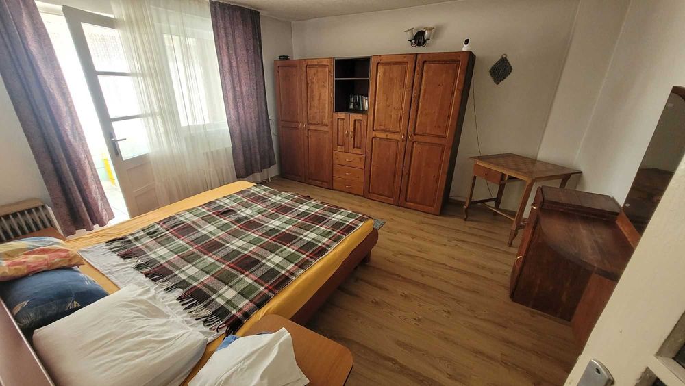 Casa 5 camere, bucatarie, 2 bai, garaj, cartier Vasea - Medias