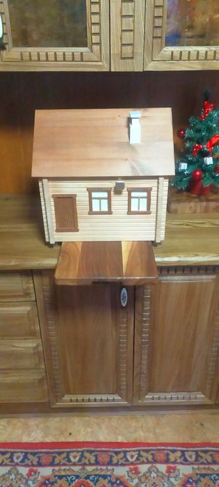 Хлебница из дерева