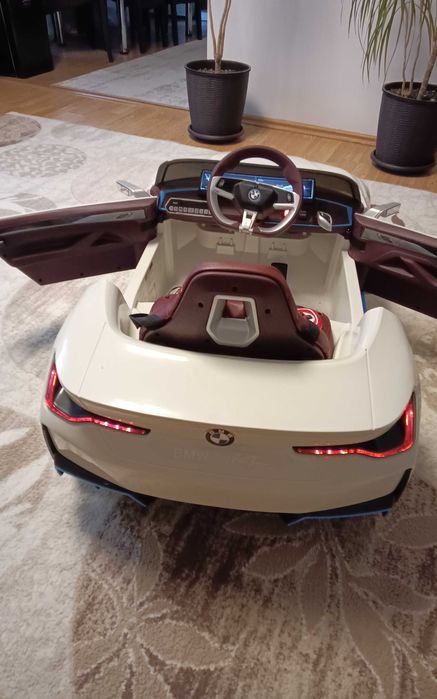 Masina BMW pentru copii