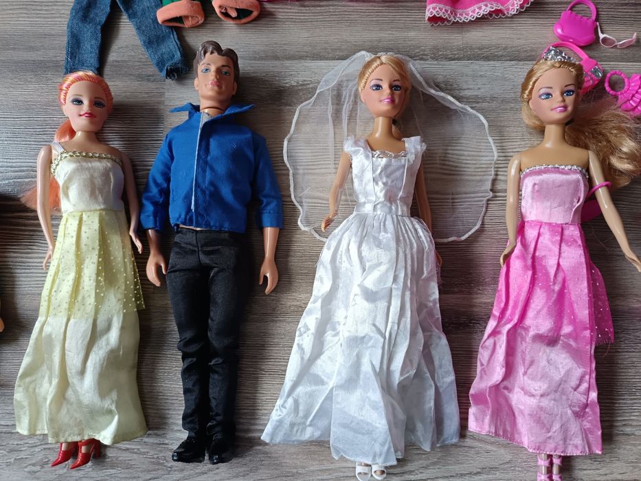 Barbie Куфар гардероб и кукли