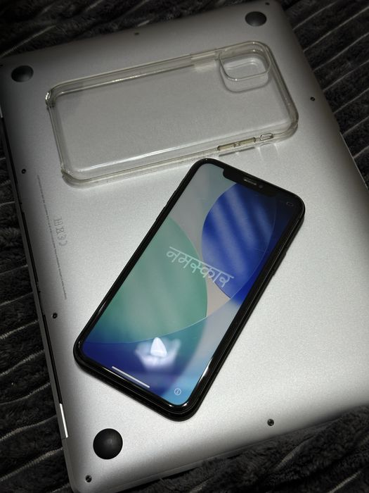 Продам Iphone 11 в черном цвете