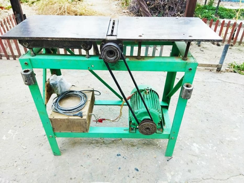 Продается деревообрабатывающий станок с валом 200 мм