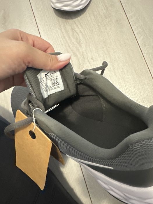 Сиви маратонки Nike