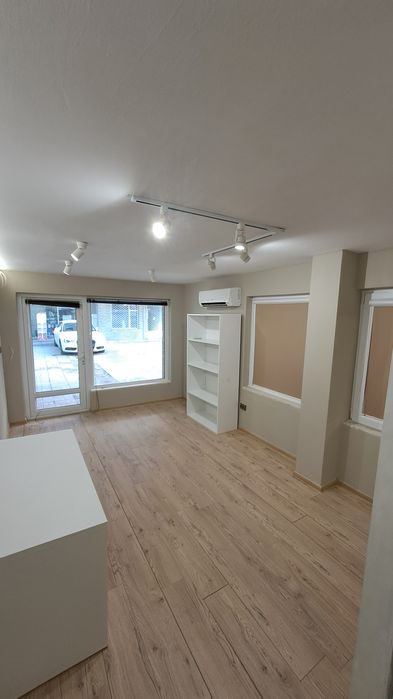 Дава се под наем Магазин в Варна, Базар Левски - 25 кв.м за 229.5 € - Снимка #3