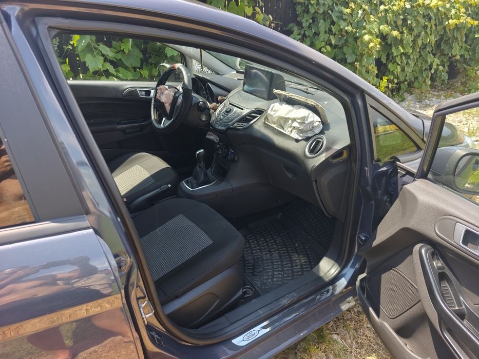 Fond fiesta avariat