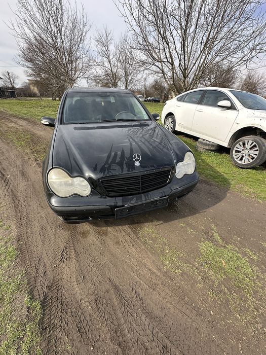 Mercedes w203 c180 на части 2000 година