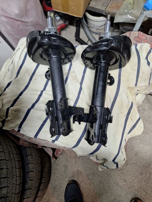 Продам амортизаторы honda crv