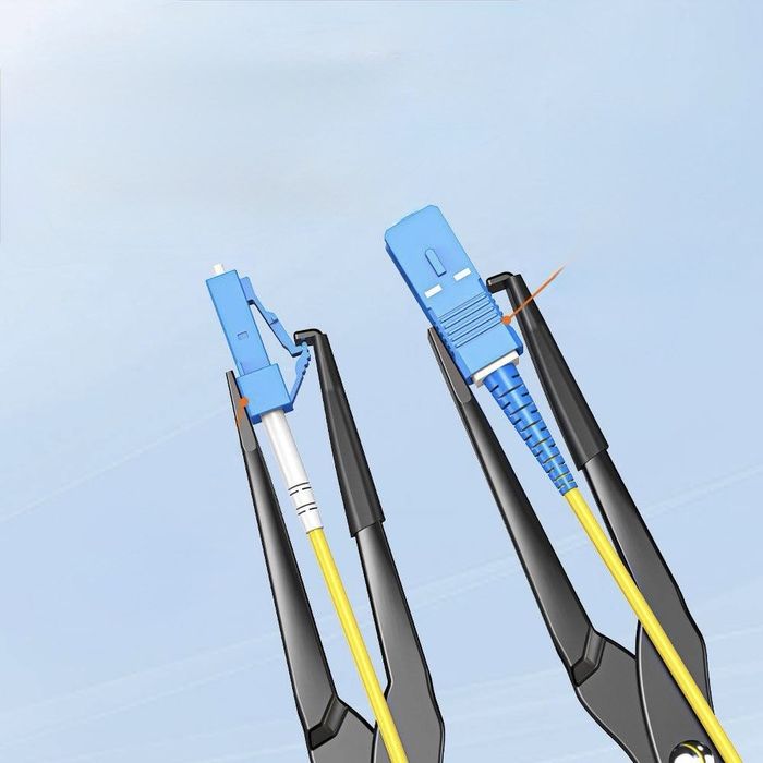 Зажим для соединения и отсойденения оптических патч кордов