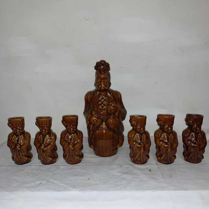 Set sticla regat cu sase pahare de vin