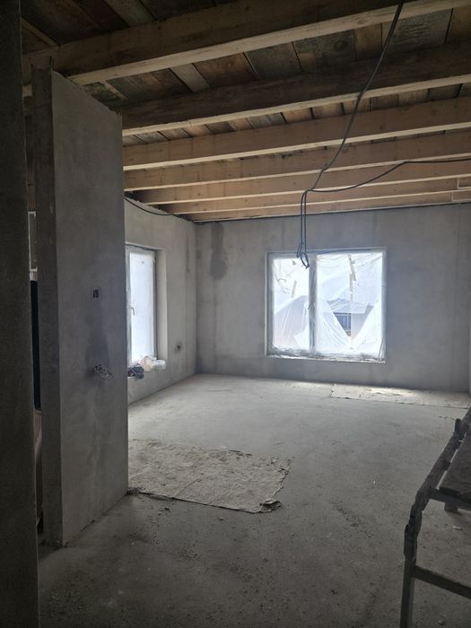 Vând casa semifinisata