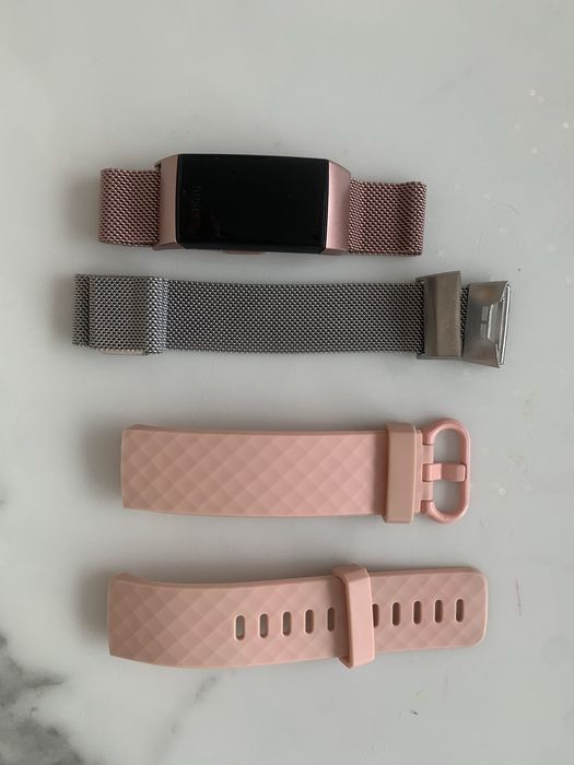 Фитнес гривна : Fitbit Charge 4
