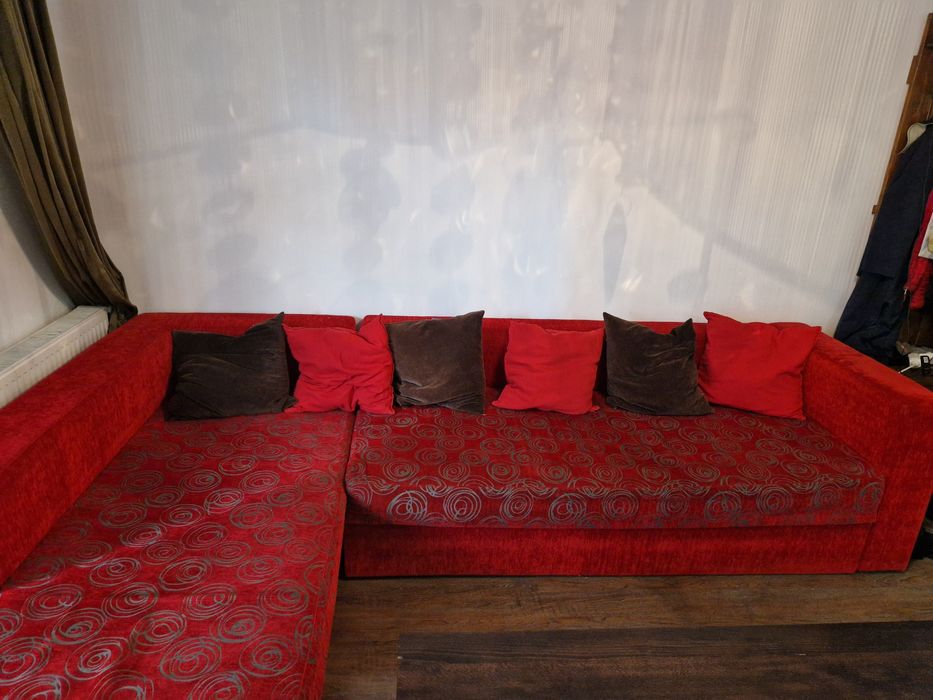 Canapea sufragerie rosie