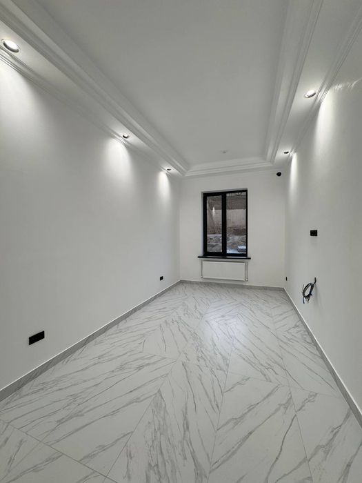 Аренда офиса. Первая линия вдоль дороги. Шото Руставели.