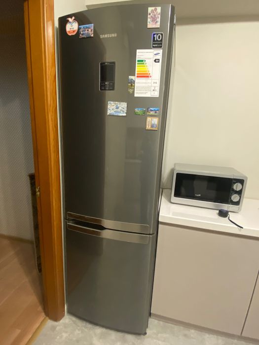Холодильник Samsung