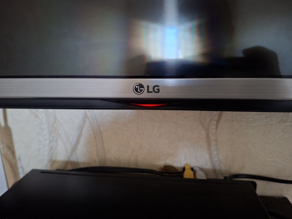 телевизор LG 43 рабочим састояние