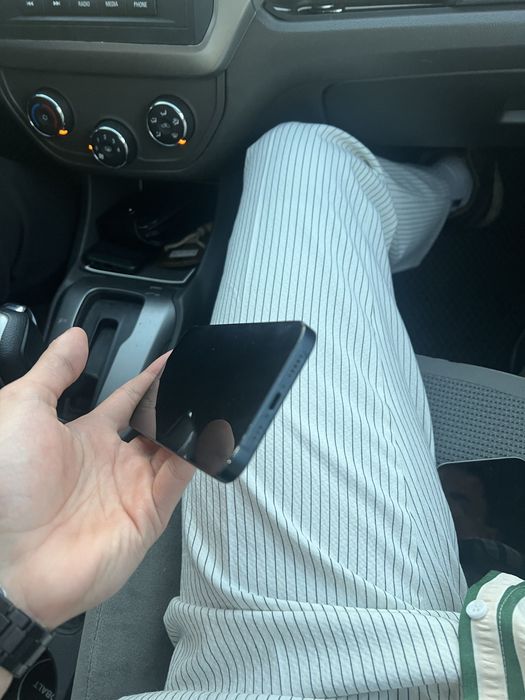 Продам 13 айфон