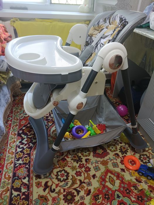 Детская стол для кормление