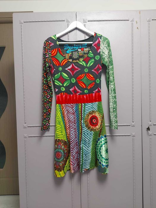 Rochie plină de culoare Desigual,midi, marimea M