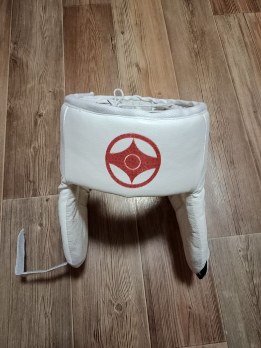 Шлем для занятий карате