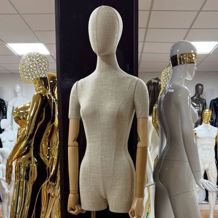 Maneken keng assartimentda