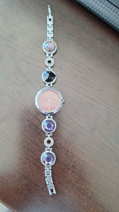 Дамски Часовник на KIMO с два сменени камъка