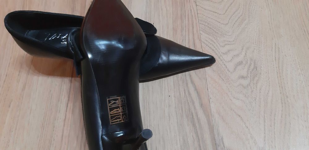 Обувки ЕСТЕСТВЕНА Кожа! Декорирани с Красиво Цвете от Набук! НОВИ! №36