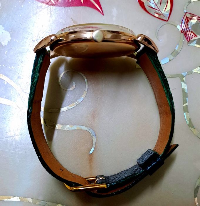 Vând ceas Doxa aur roz 14K fabricat în anii 40