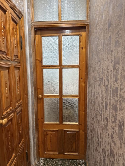 Двери межкомнатные ,деревянные