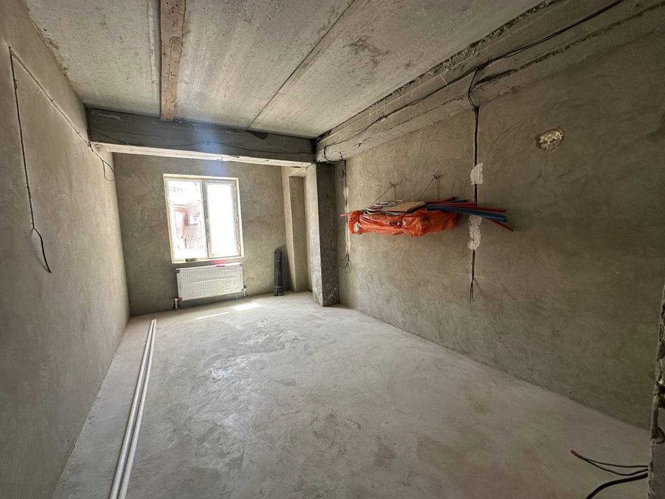 Продаётся 2х комн квартира на 3 этаже Ор-р Зираат банк