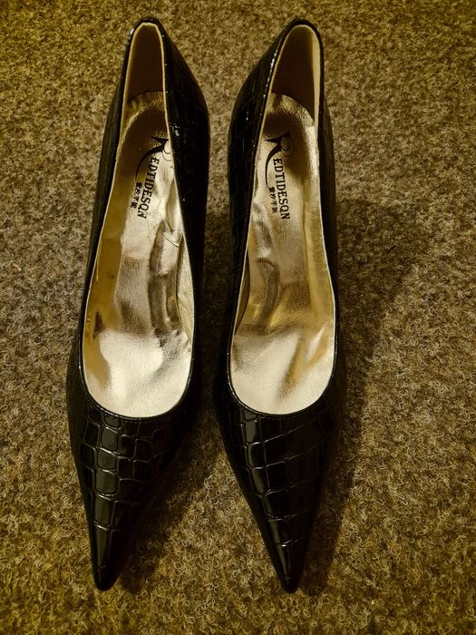 Vand pantofi cu toc de dama, mărimea 38