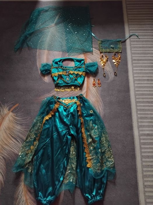 Продам костюм. .