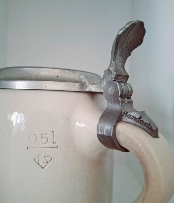 Старинна немска порцеланова халба ERBO ZINN, с гравиран капак Bayern.