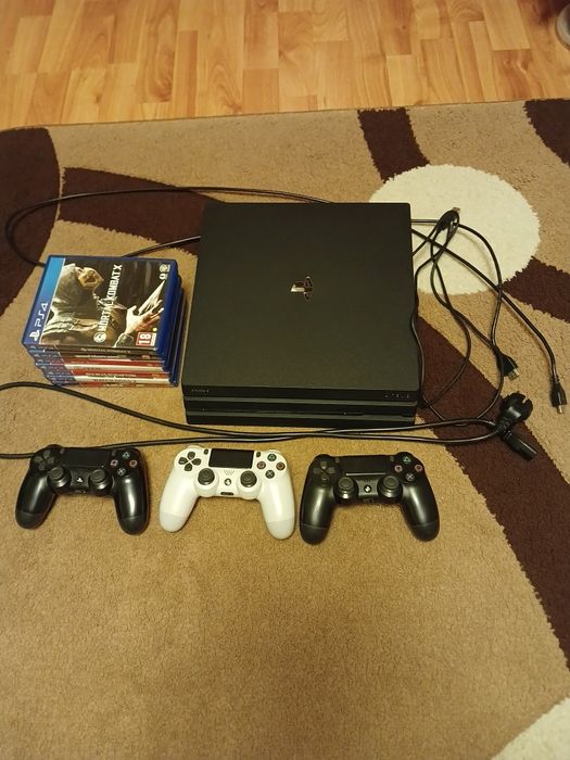 Vând ps4 pro 1T.