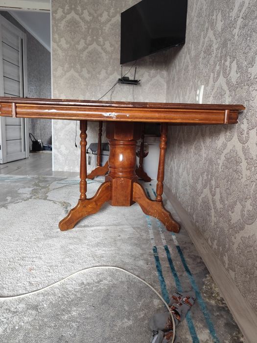 Продам стол чистое дерево, в хорошо состояние