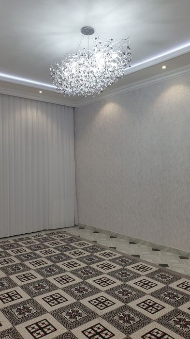 Уч кахрамон евро уй сотилади. 4  сотих кадастр ва канализация бор.