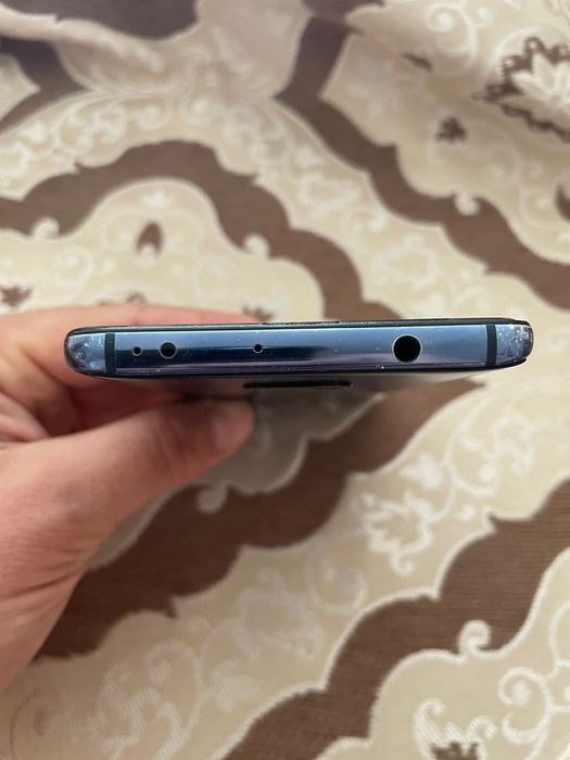 Продам телефон смартфон Huawei mate 20