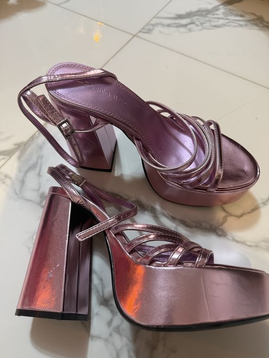 Sandale Bershka noi marimea 38