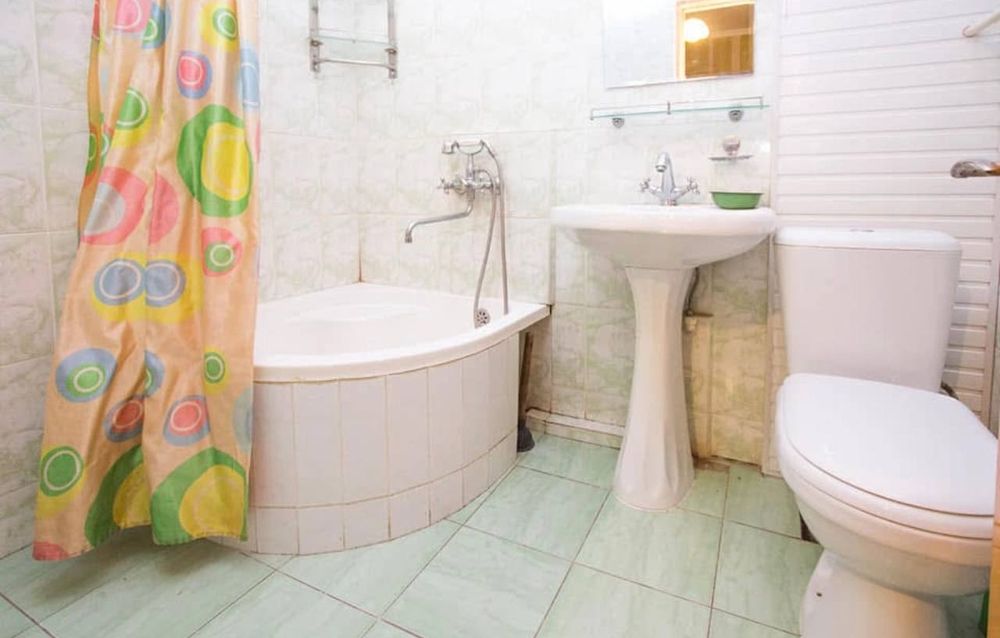 Срочно Продаётся квартира метро Б.И.Й Буз базар 2-комн 55м2 балкон 2×6