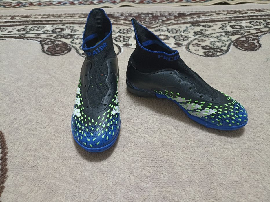 Кроссы Сороконожки adidas predator